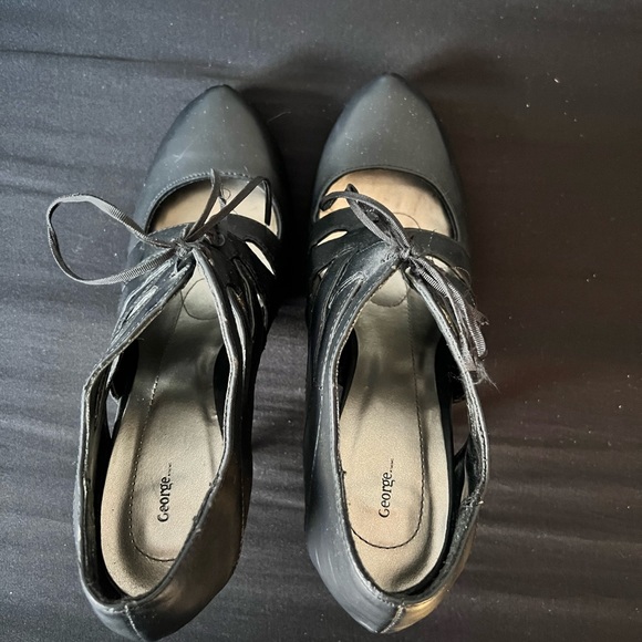4/$20 Black tie up heels size 9 - Picture 5 of 11